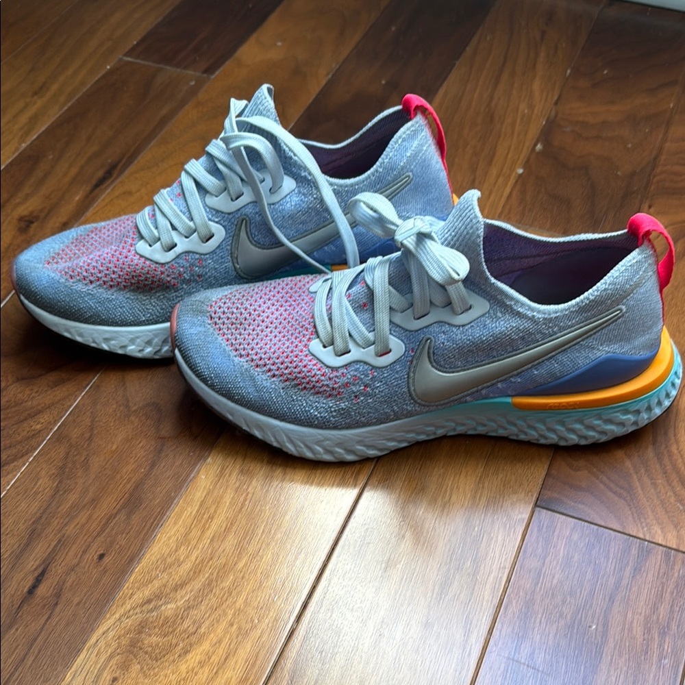 Nike Epic React Flynit 2 size 6.5Y sneakers